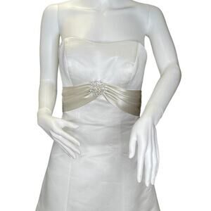Exclusive Edition A-Line Sweatheart Satin Wedding Bridal Gown Dress with Train